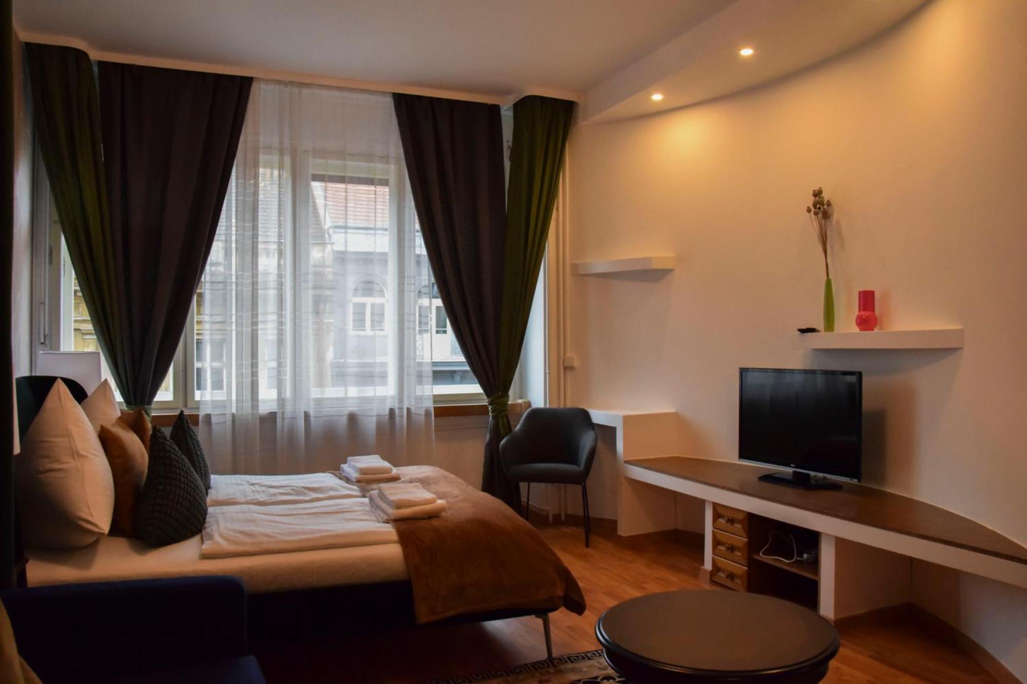 Main Prague Square Apartments Sauna And Fireplace Bagian luar foto